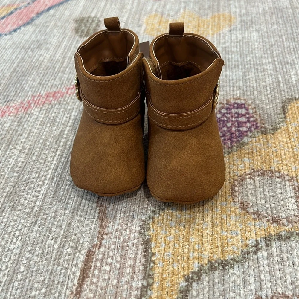 NWT The Children’s Place baby boots
